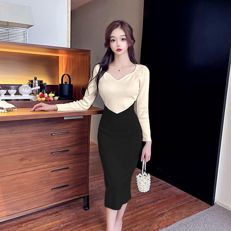 Long-Sleeve V-Neck Two Tone Knit Midi Sheath Dress Product Image