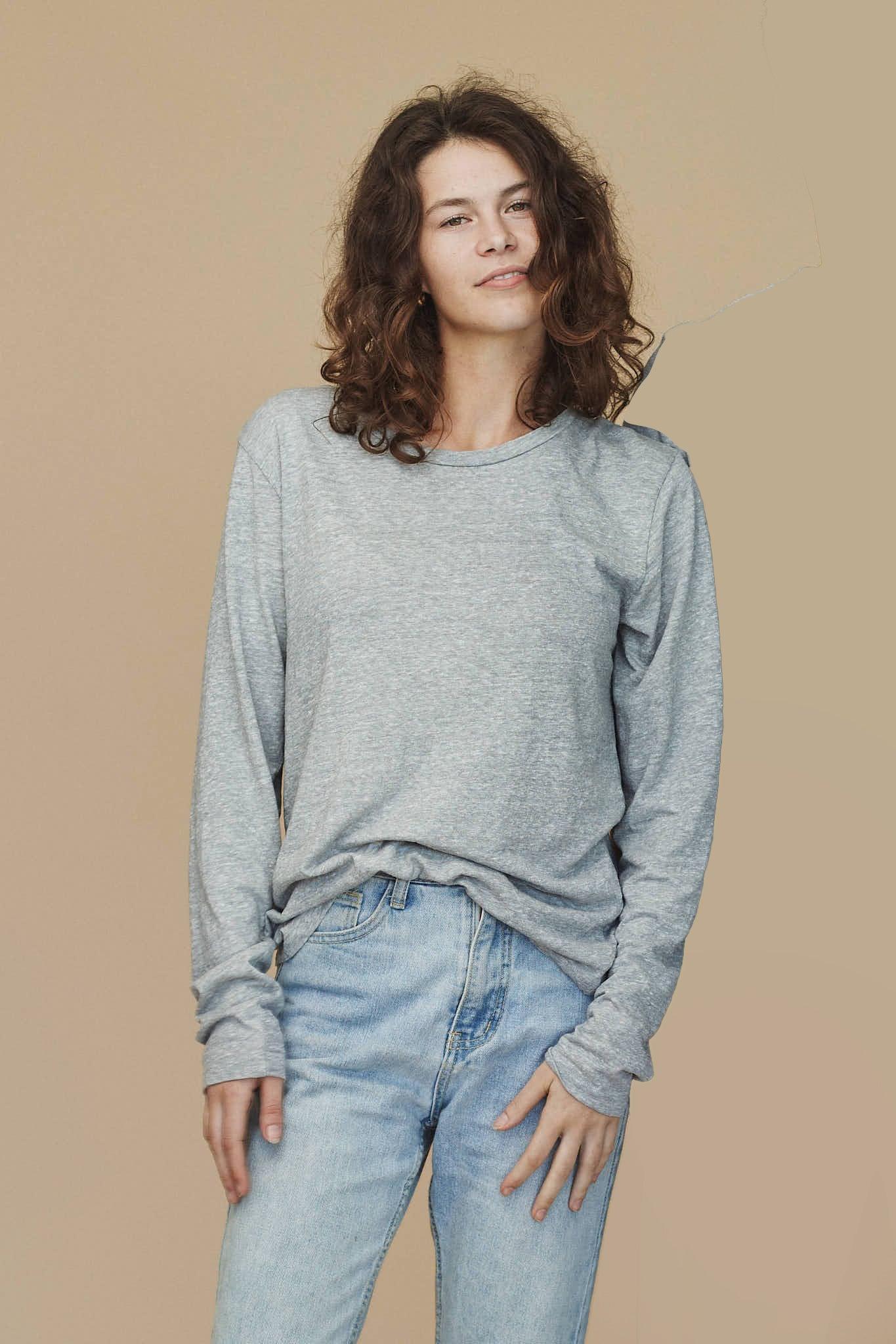 Heathered Encanto Long Sleeve Tee Female Product Image