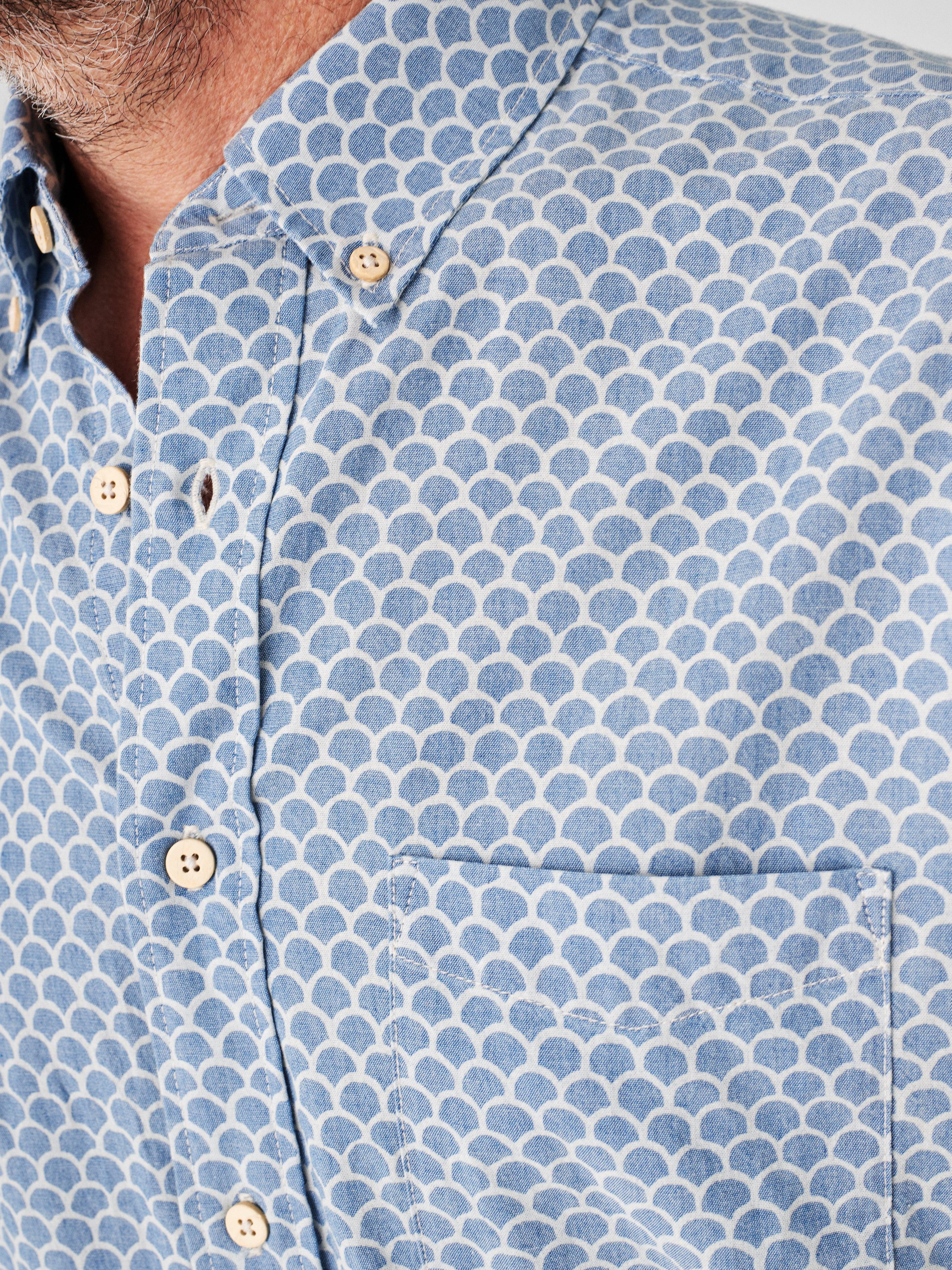 Short-Sleeve Stretch Playa Shirt - Fishscale Redux Male Product Image