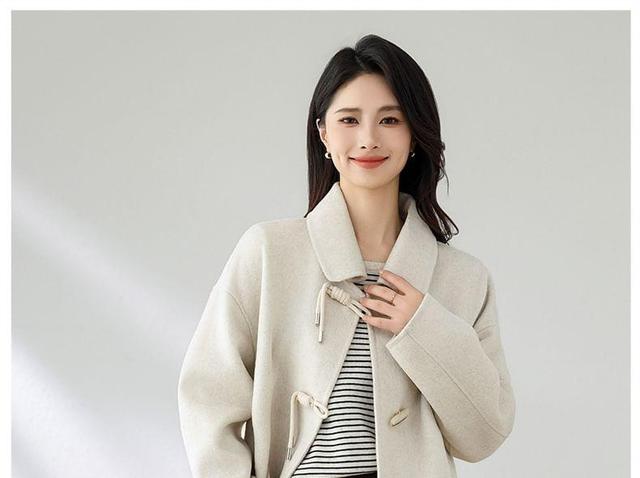 Collared Plain Toggle Coat Product Image