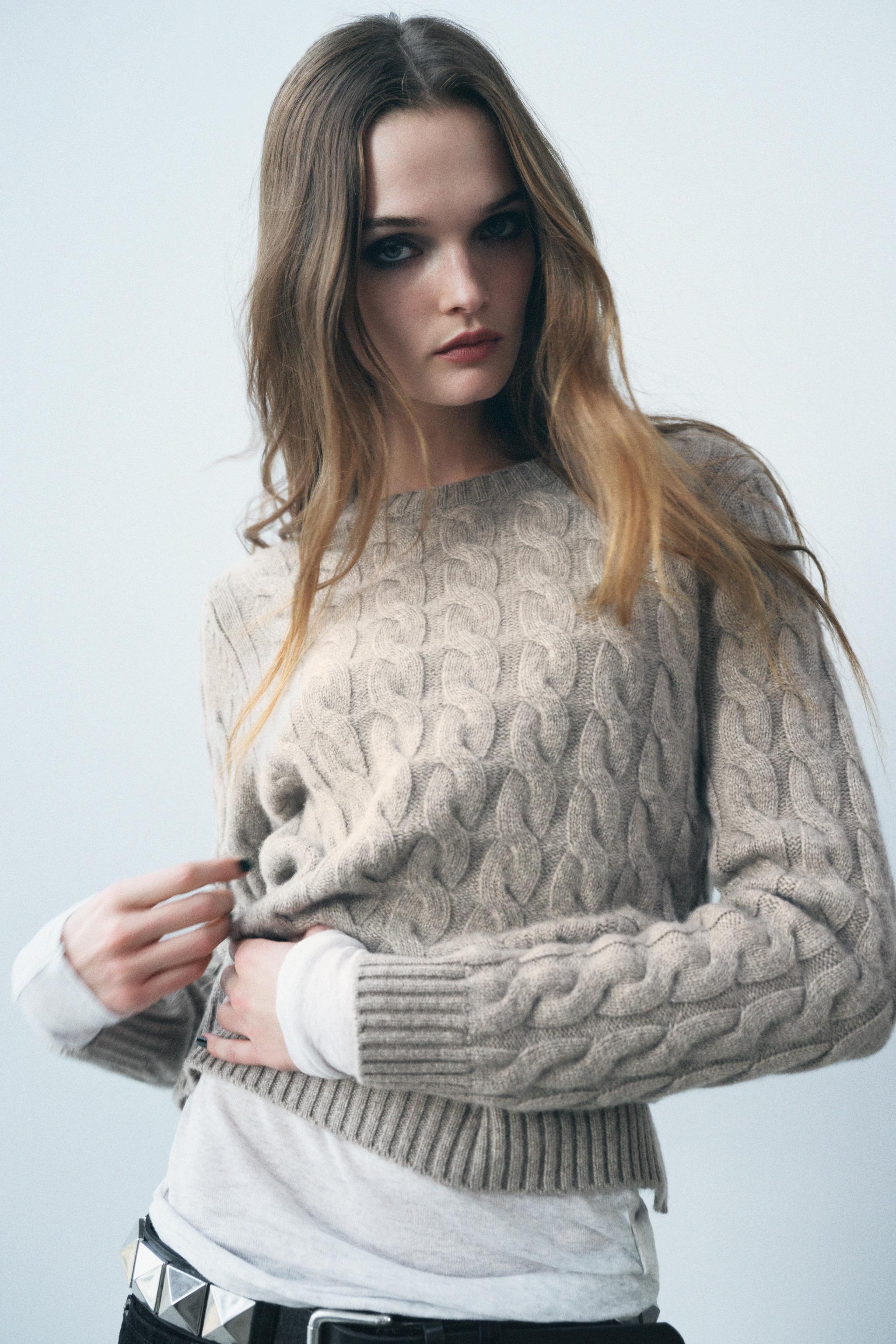 100% CASHMERE CABLE KNIT SWEATER product image