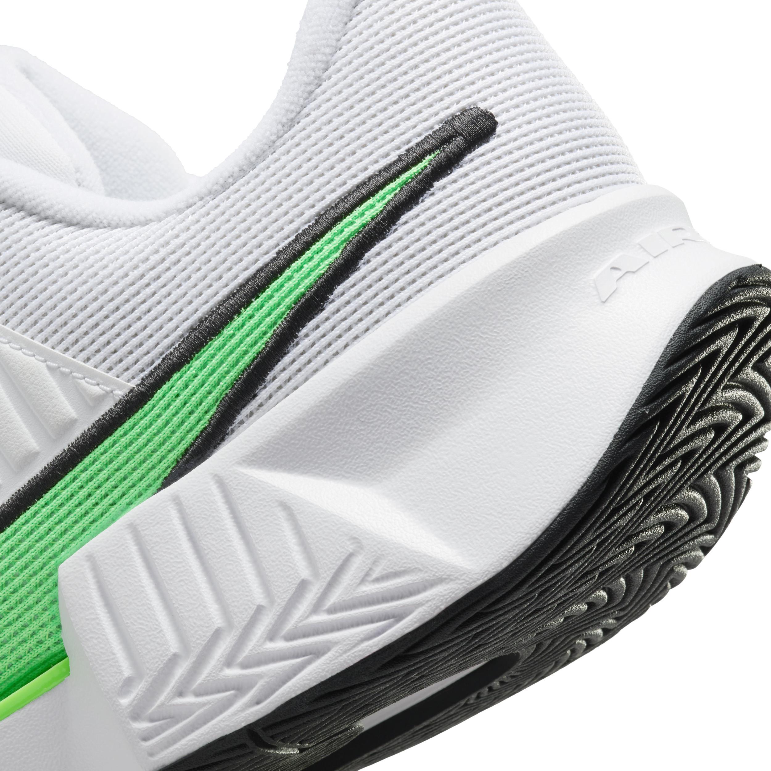 Nike Men's GP Challenge Pro Hard Court Tennis Shoes Product Image