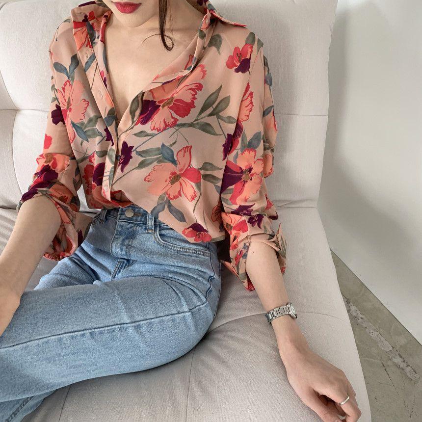 Long-Sleeve Floral Blouse Product Image