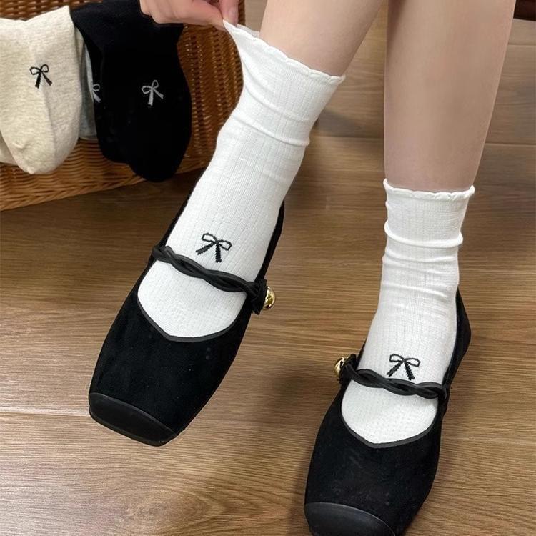 Bow Embroidered Socks Product Image