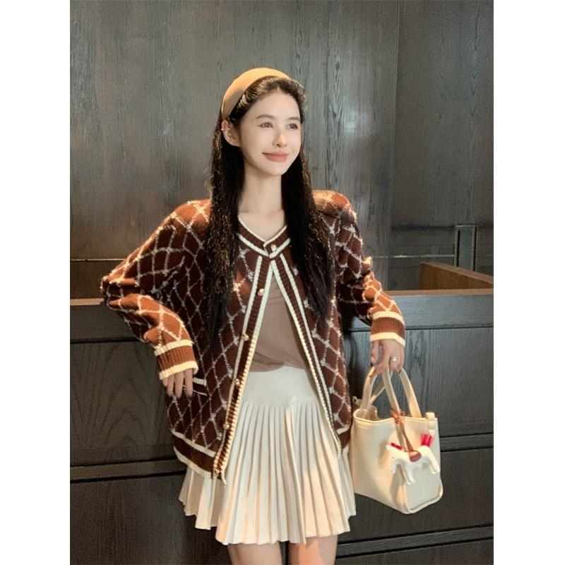 Round Neck Diamond Patterned Cardigan Product Image