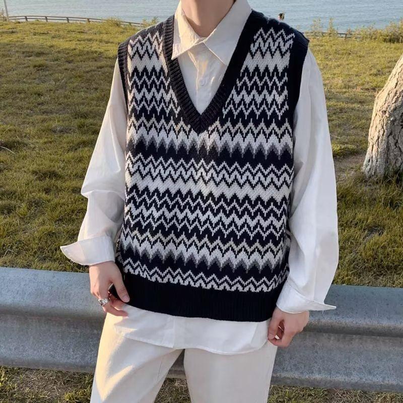 V-Neck Pattern Sweater product image