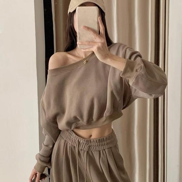 Off Shoulder Plain Crop Pullover Product Image