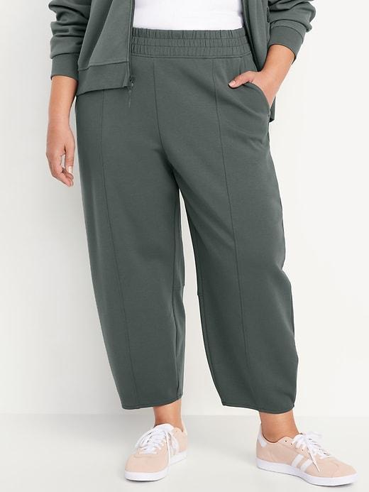 High-Waisted Dynamic Fleece Barrel-Leg Pants Product Image