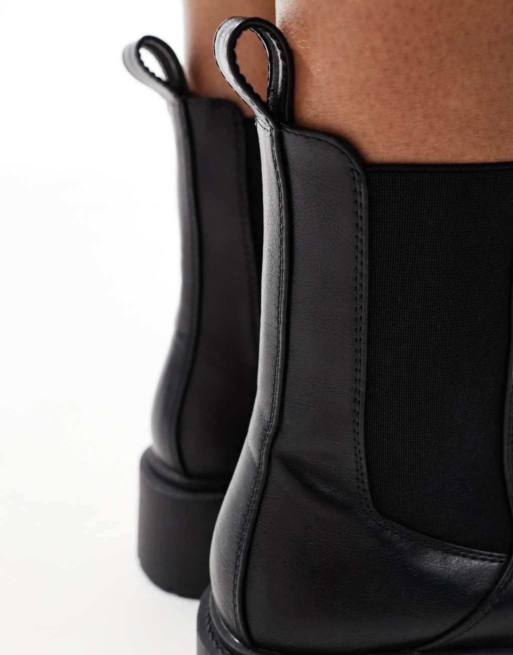 ASOS DESIGN Amy chunky Chelsea boots in black Product Image