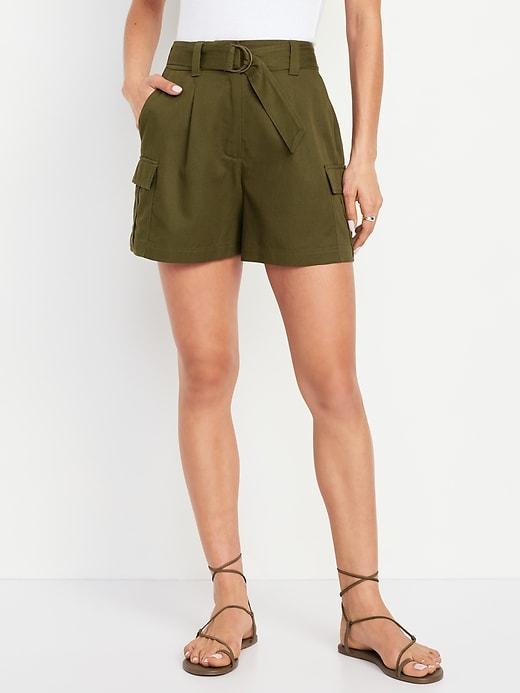 Extra High-Waisted Cargo Shorts -- 4.5-inch inseam Product Image