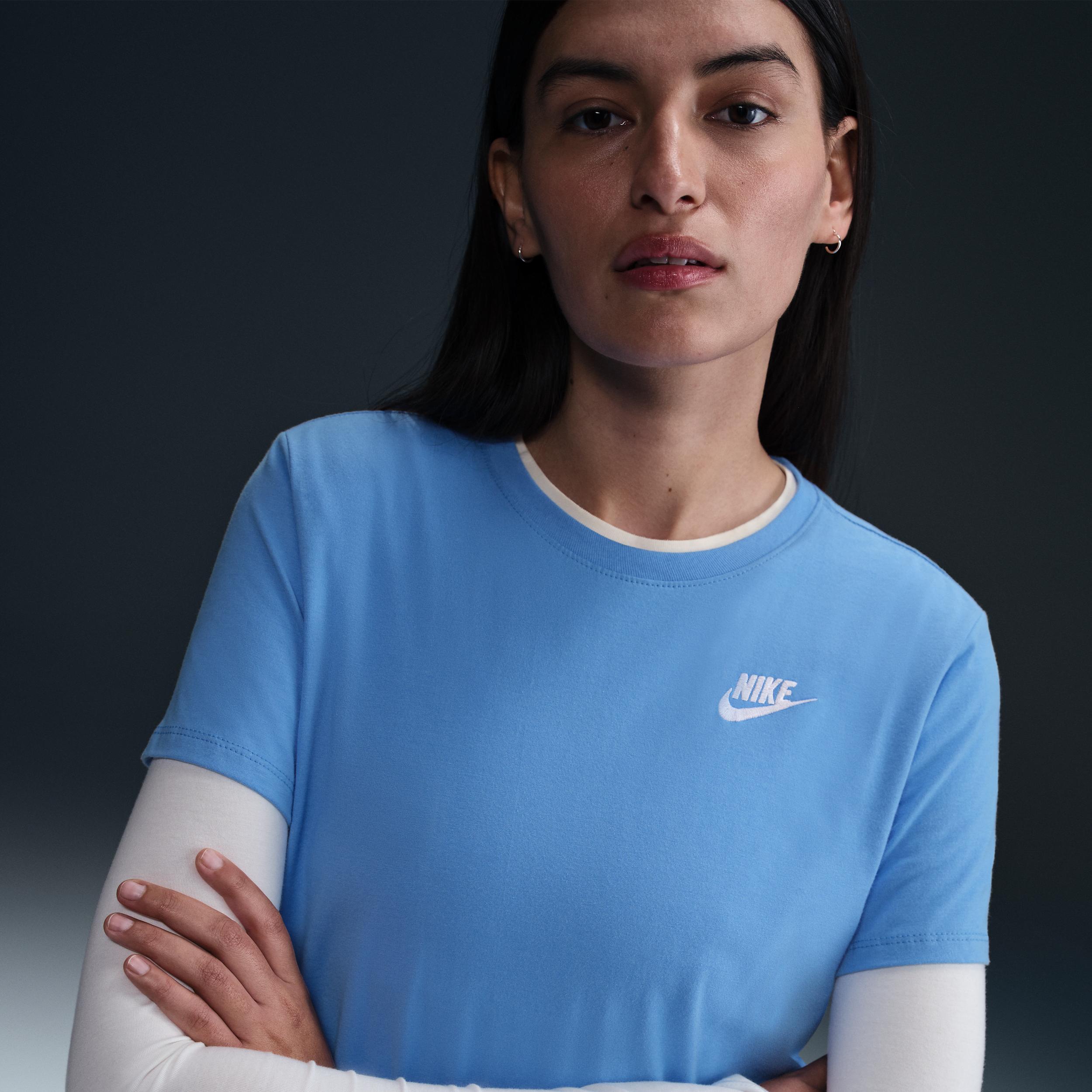 Nike Sportswear Club Essentials Women's T-Shirt Product Image