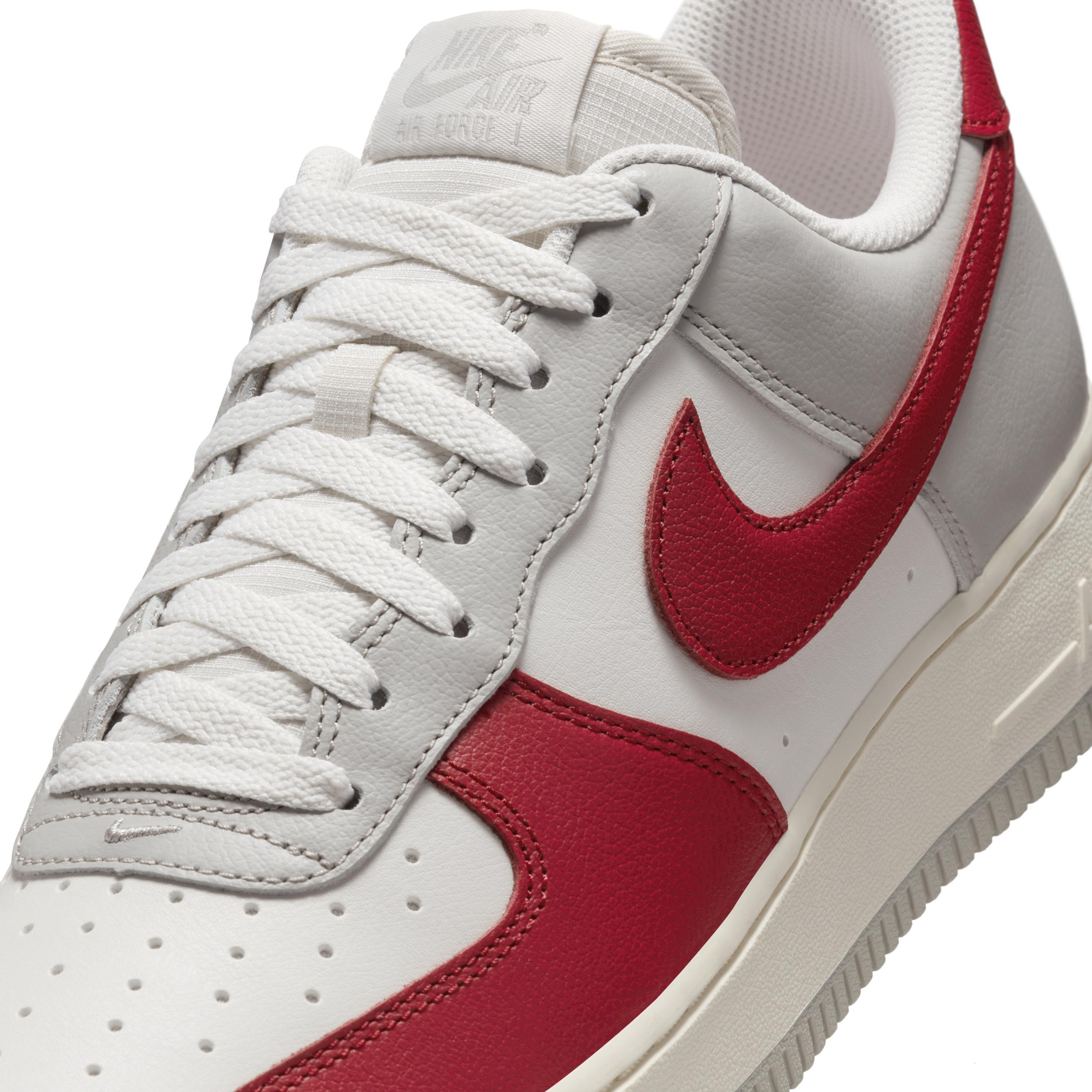 Nike Men's Air Force 1 '07 LV8 Shoes Product Image