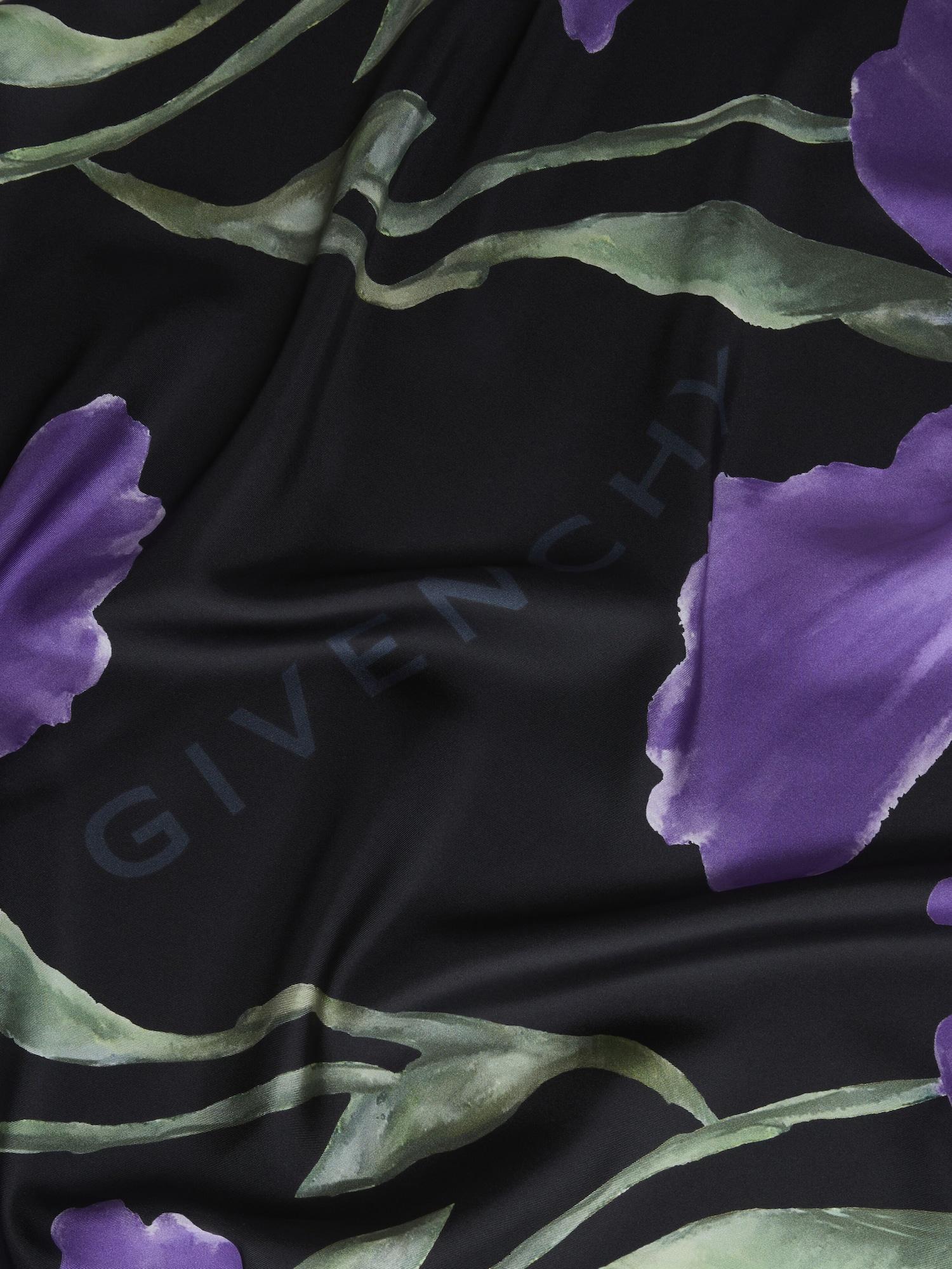 Square in silk with floral print Product Image