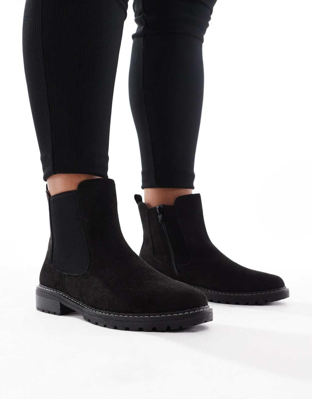 Yours mini chelsea boots in black Product Image