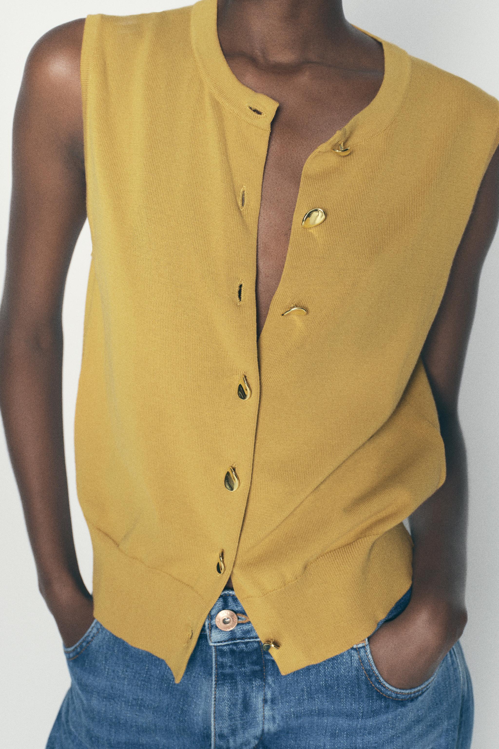 PLAIN KNIT TOP WITH GOLD BUTTONS Product Image