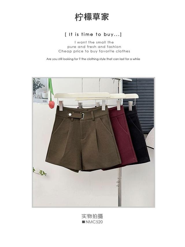 High-Waist Pleated Wool Shorts With Belt Loop Product Image