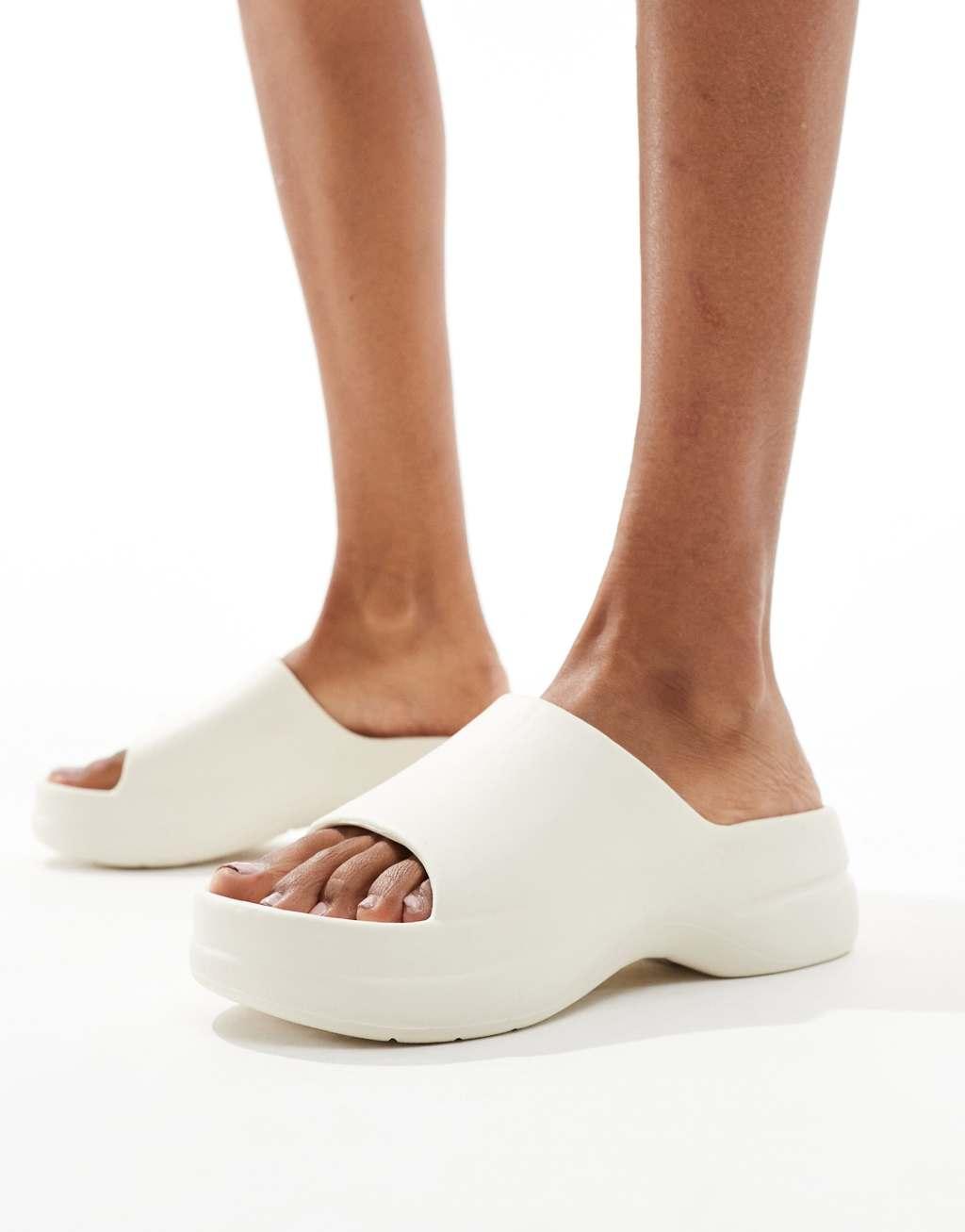 Stradivarius platform slides in white Product Image