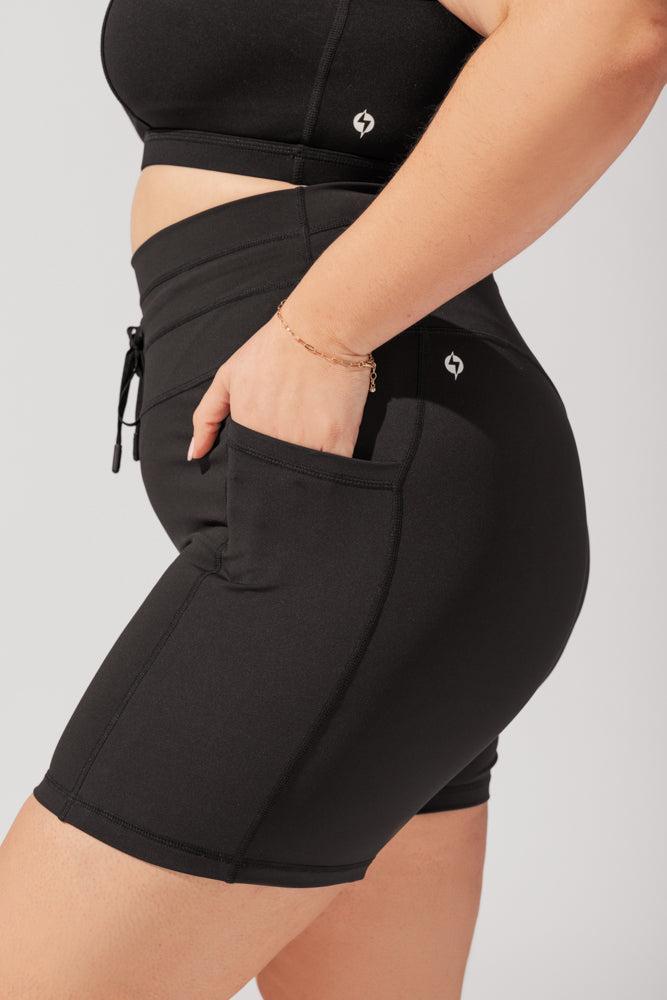 Cargo Booty Short - Black Product Image