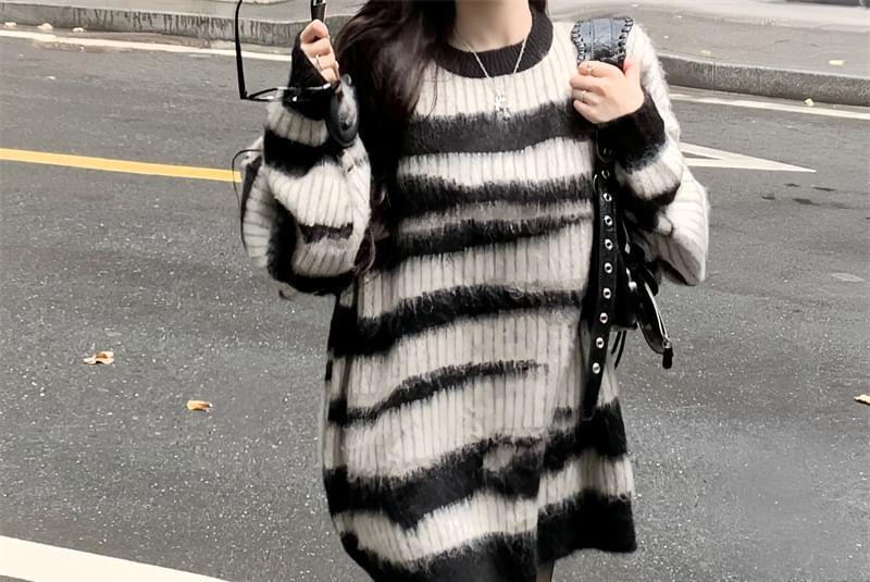 Round Neck Striped Ribbed Oversized Sweater Product Image