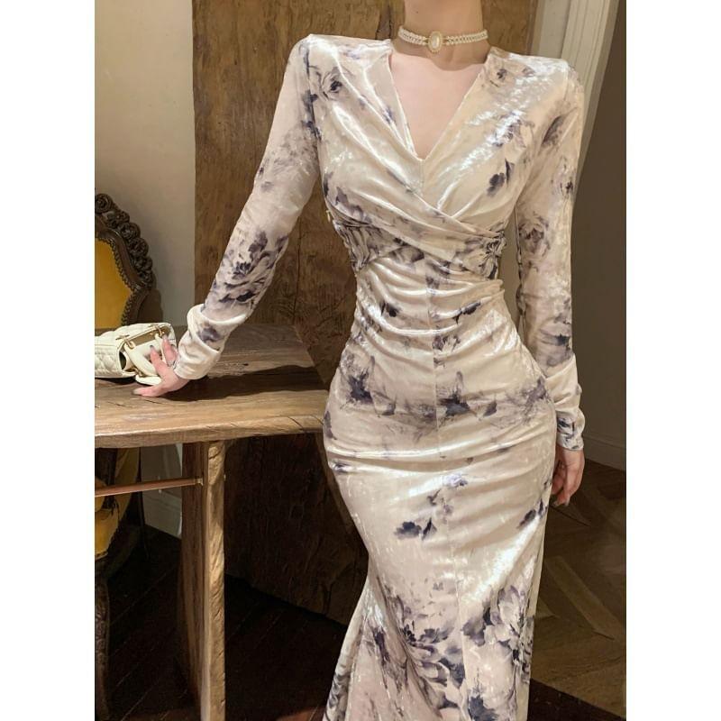 Long-Sleeve V-Neck Printed Shirred Midi Velvet Mermaid Dress Product Image