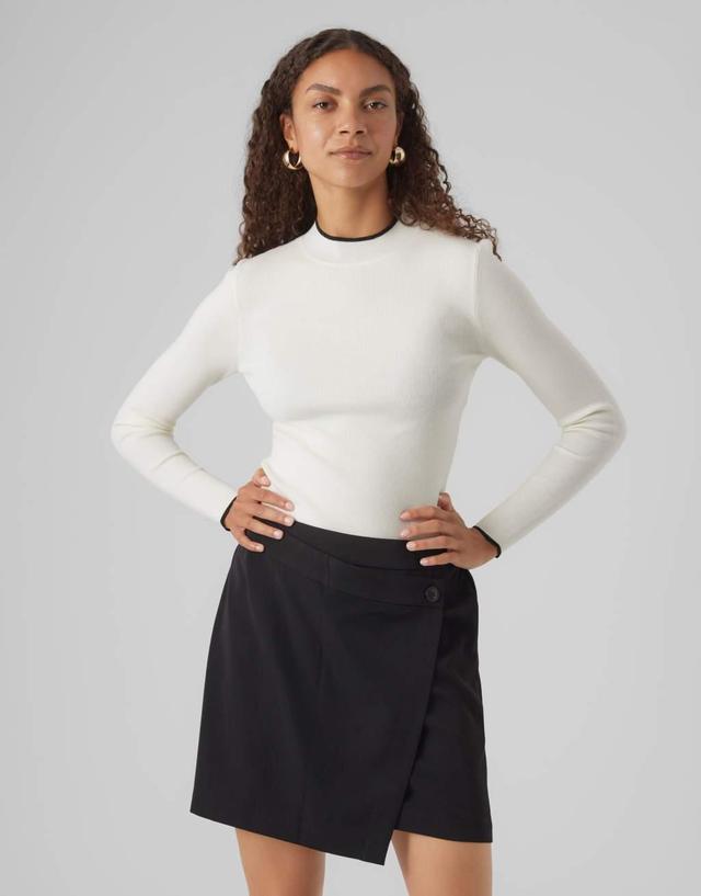 Vero Moda long sleeved ribbed top with contrast tipping in mono Product Image