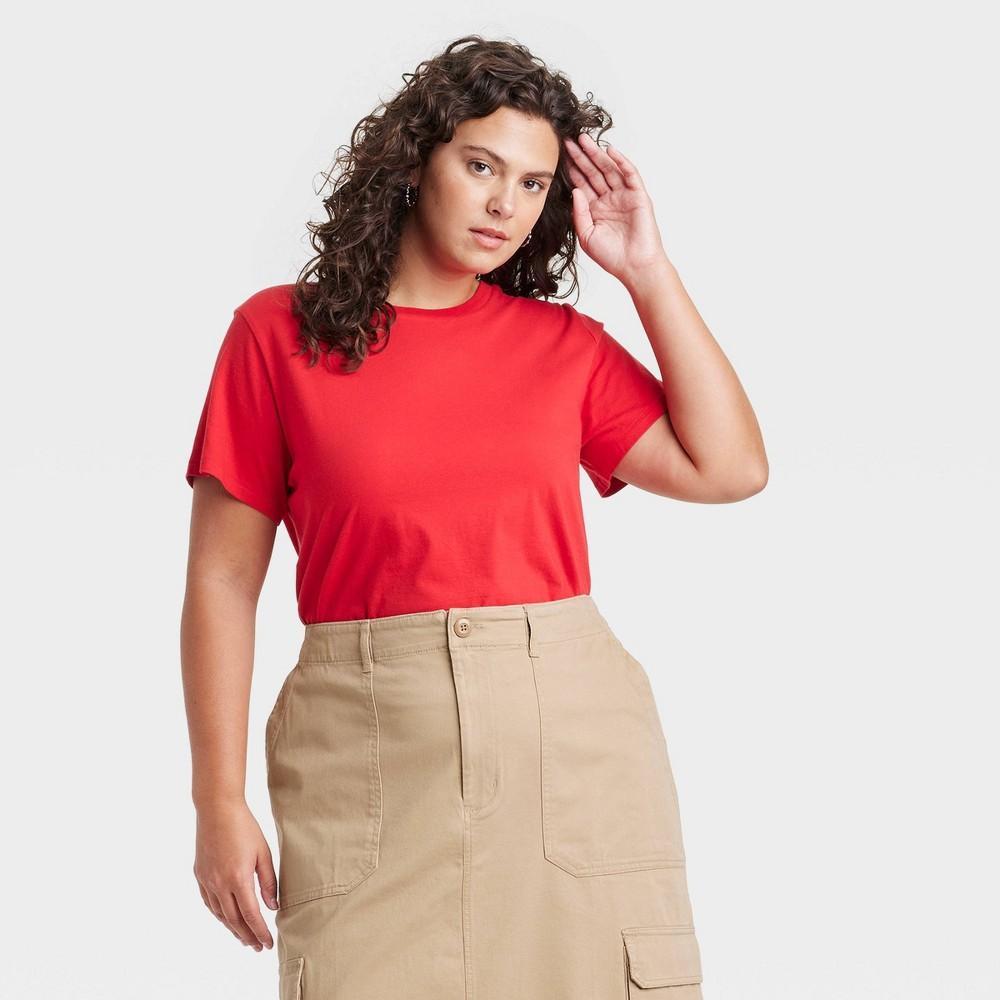 Womens Shrunken Short Sleeve T-Shirt - Universal Thread Red 2X Product Image