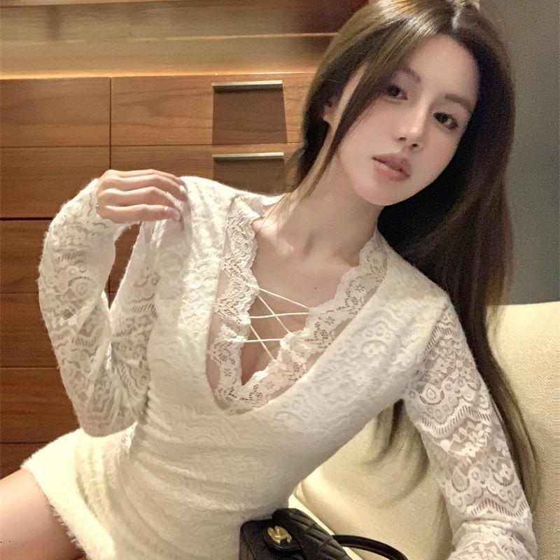 Long-Sleeve V-Neck Plain Lace Slim Fit Top Product Image