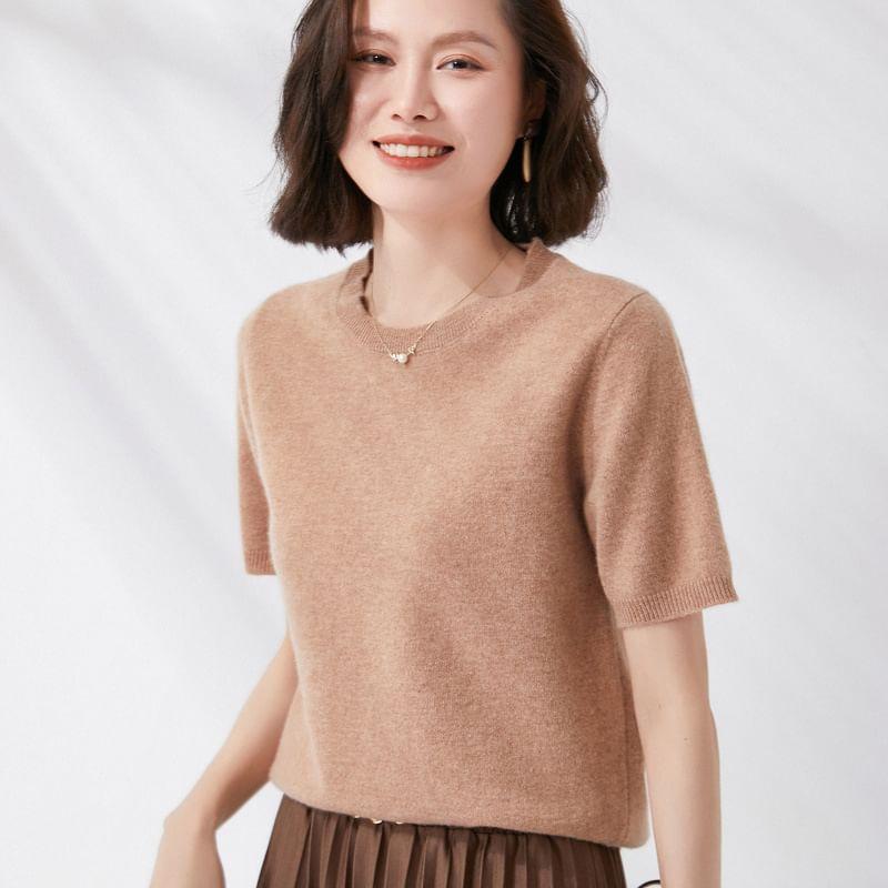 Short-Sleeve Crew Neck Plain Knit Top Product Image