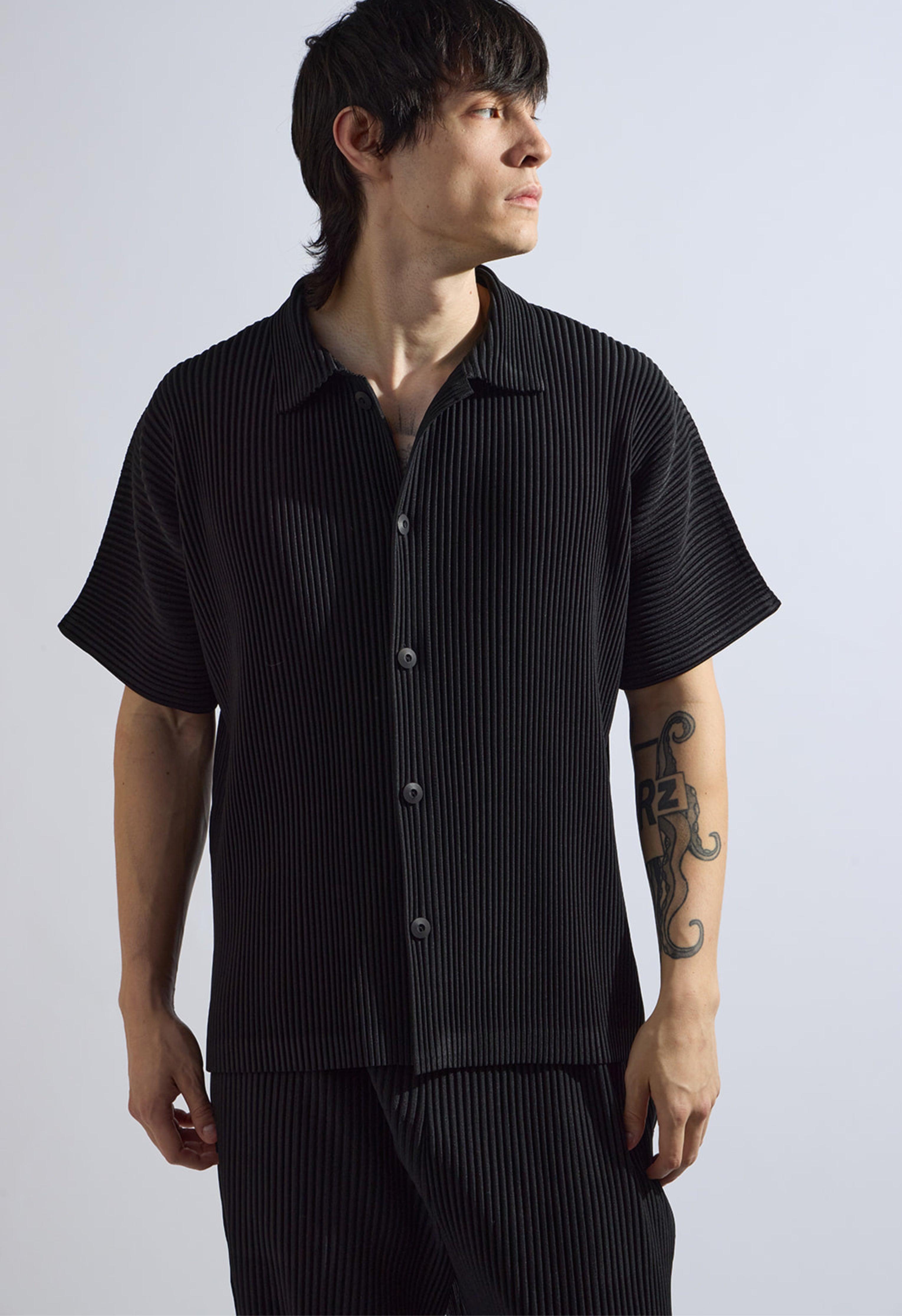 Pleated Short Sleeve Button Down in Black Male Product Image