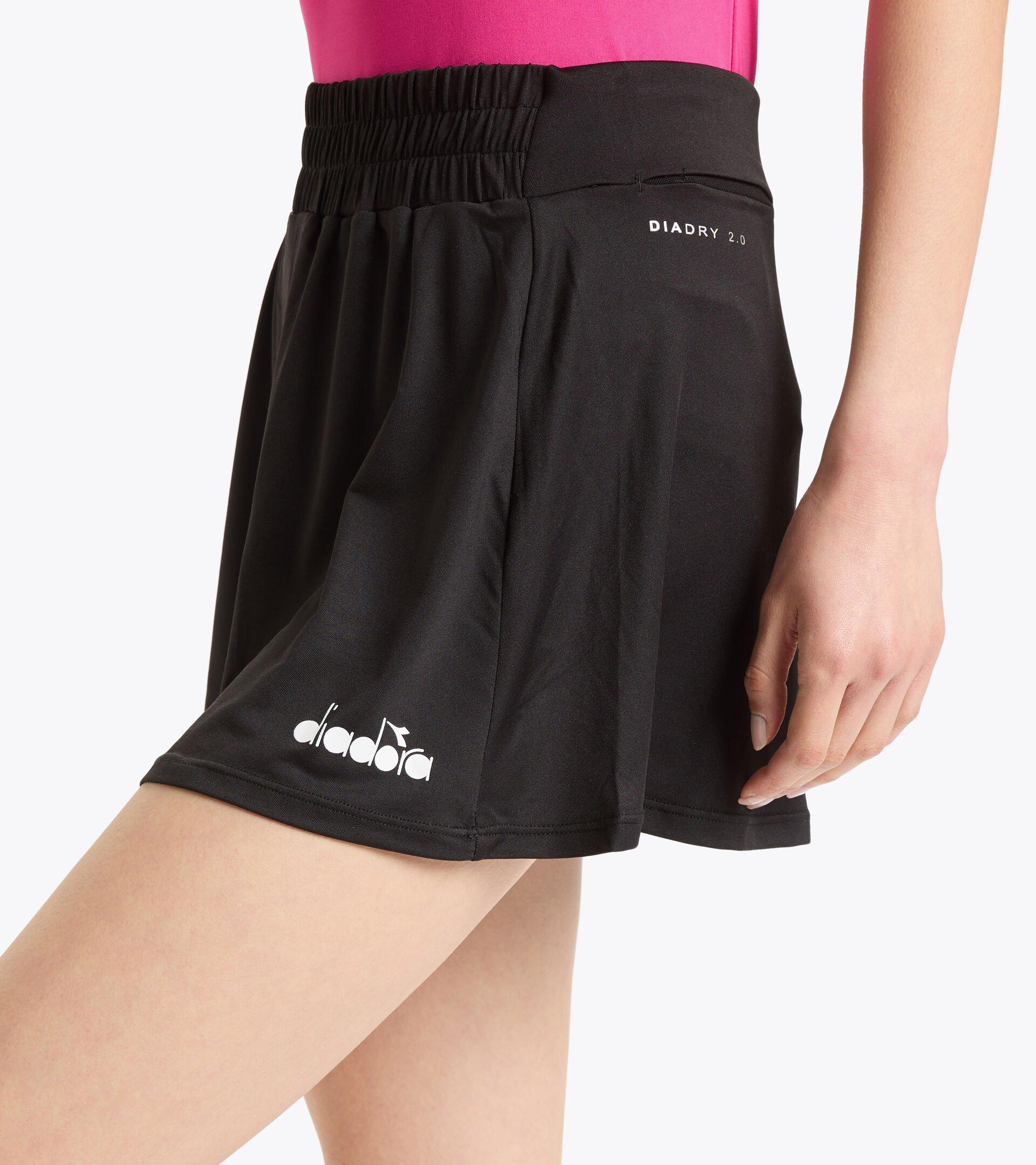 L. CORE SKIRT Product Image