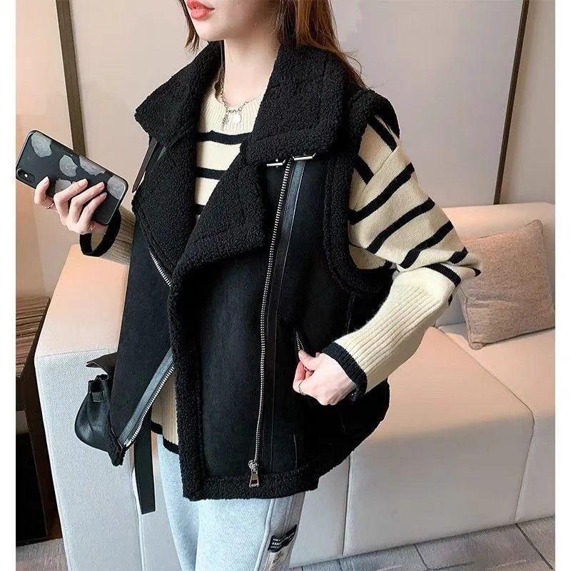 Sleeveless Lapel Neckline Faux Shearling Vest Product Image