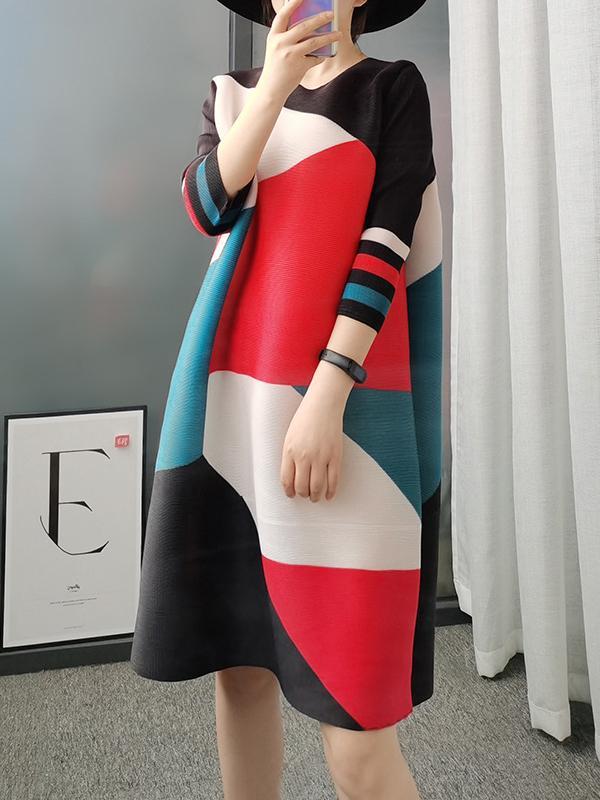 Loose Three-Quarter Sleeves Color-Block Contrast Color Pleated Round-Neck Mini Dresses Product Image