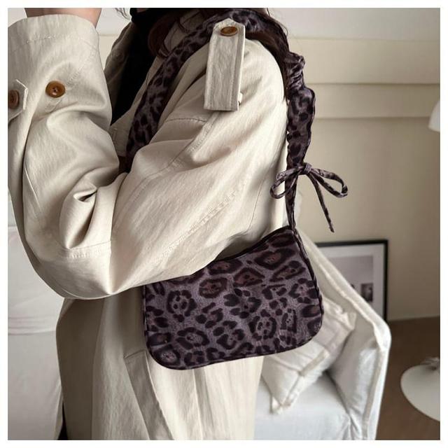 Leopard Print Shoulder Bag Product Image