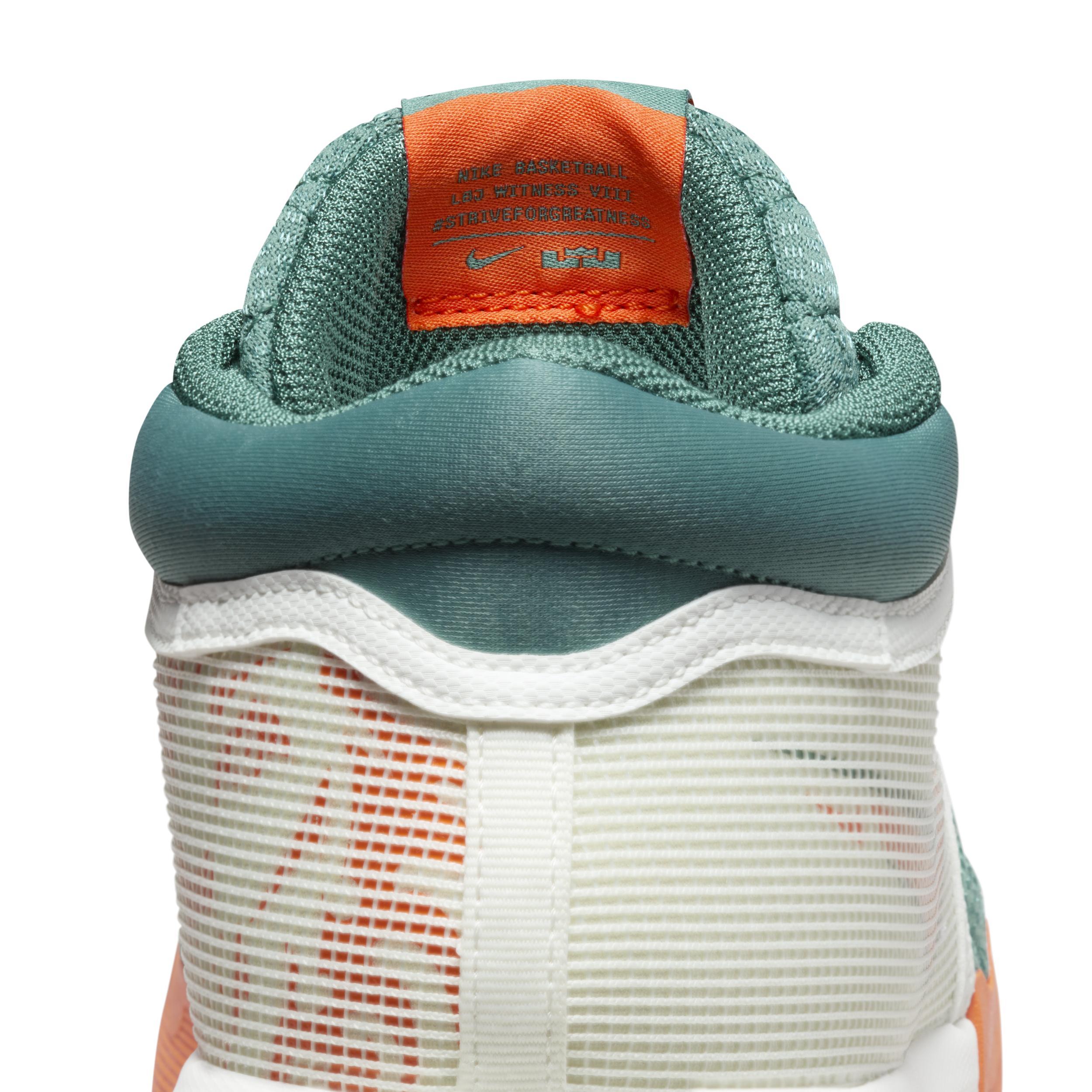 Nike Men's LeBron Witness 8 Basketball Shoes Product Image