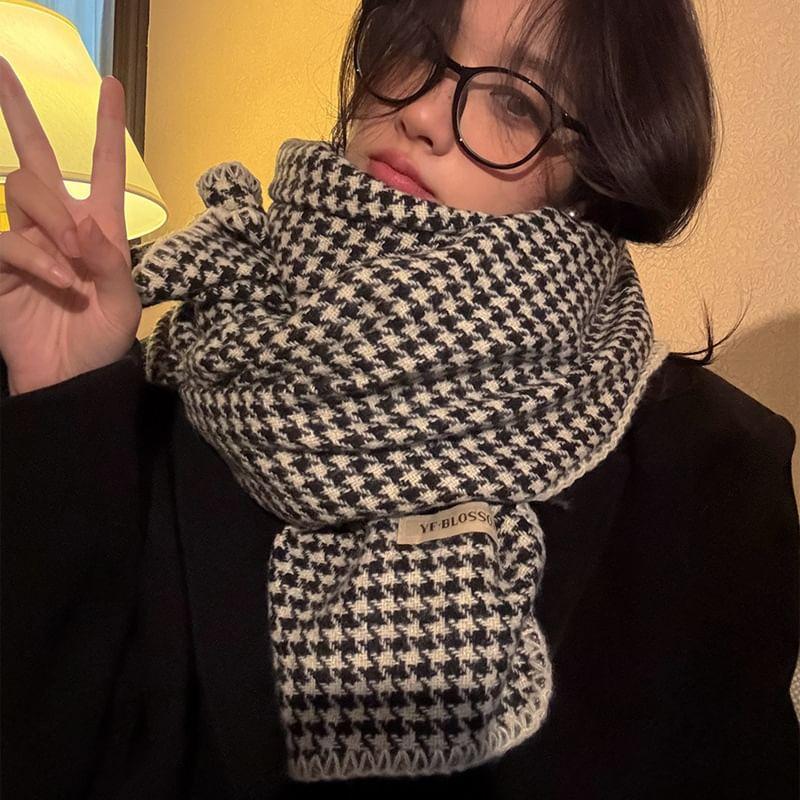 Houndstooth Scarf Product Image