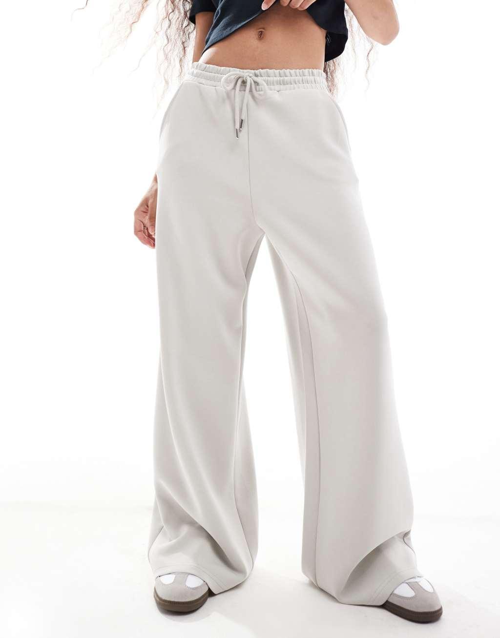 Stradivarius Petite soft touch wide leg sweatpants in light gray Product Image