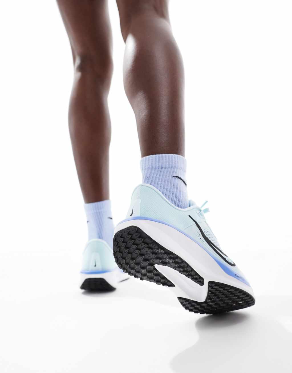 Nike Running Quest 6 sneakers in blue Product Image