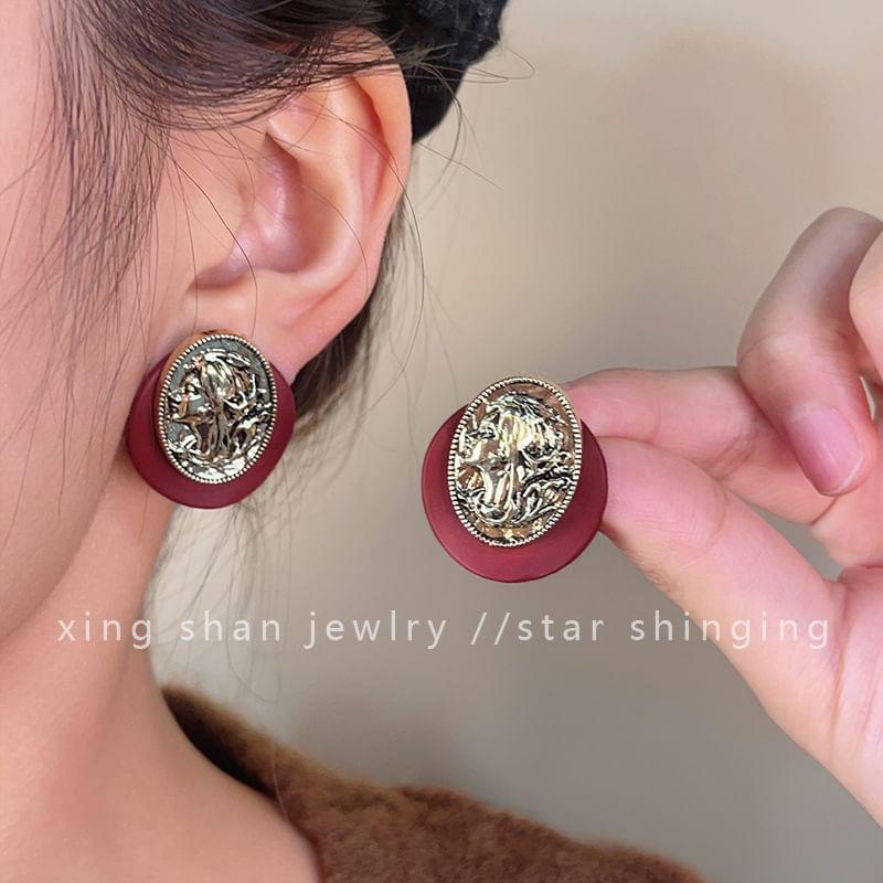 Metal Round Stud Earring Product Image