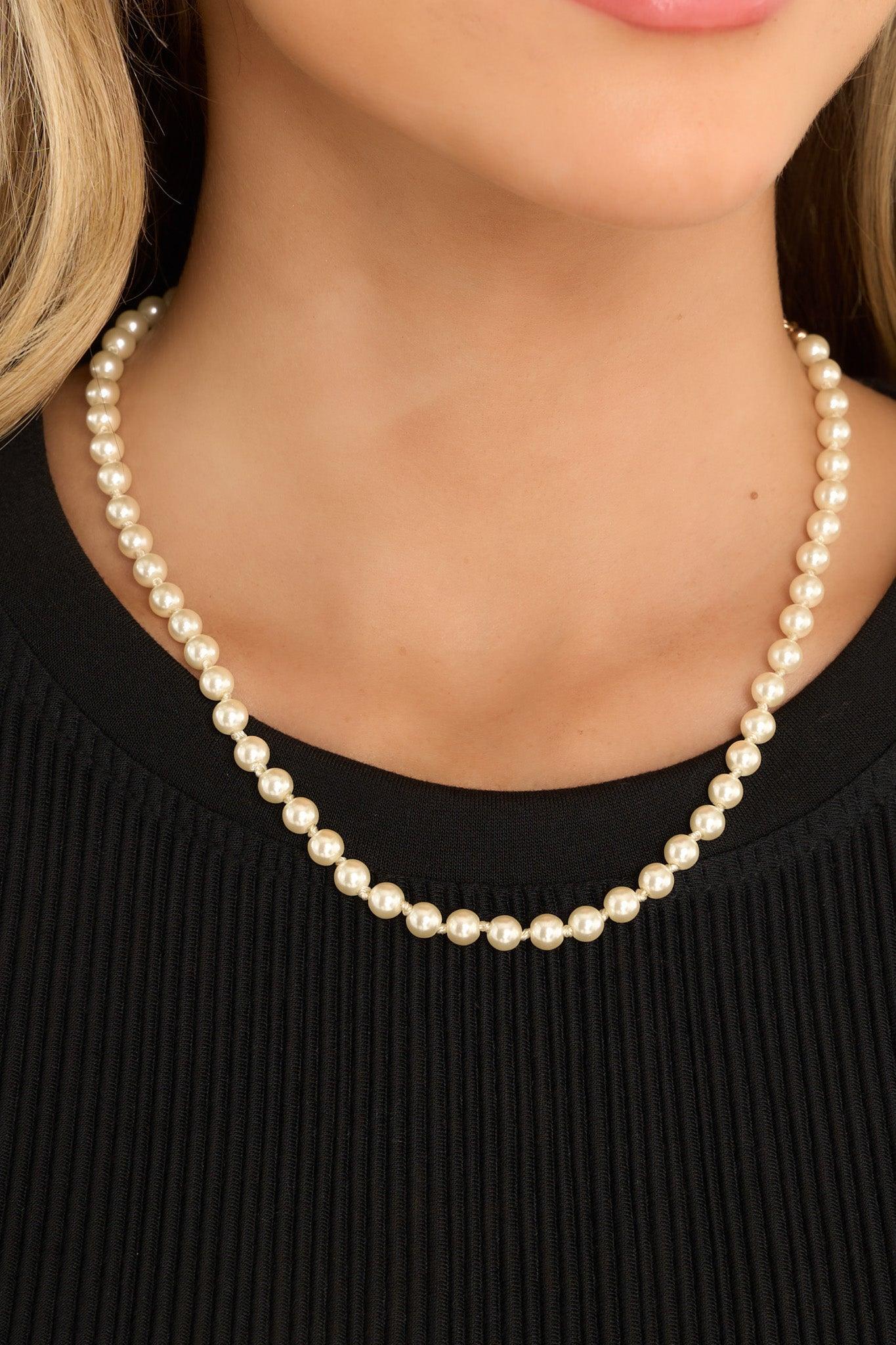 Simplicity Is Elegance Pearl Necklace Gold Product Image