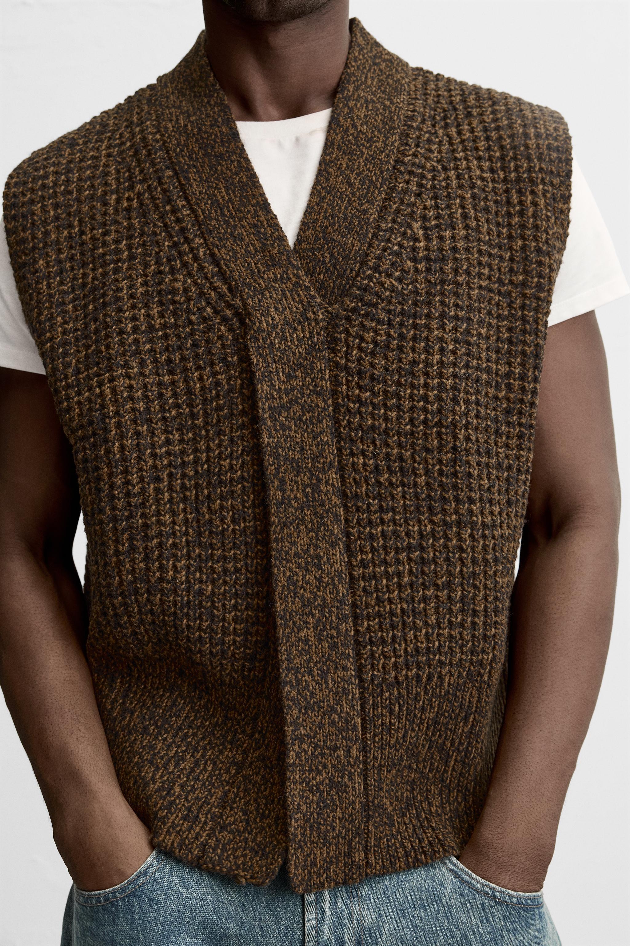 100% WOOL KNIT VEST Product Image