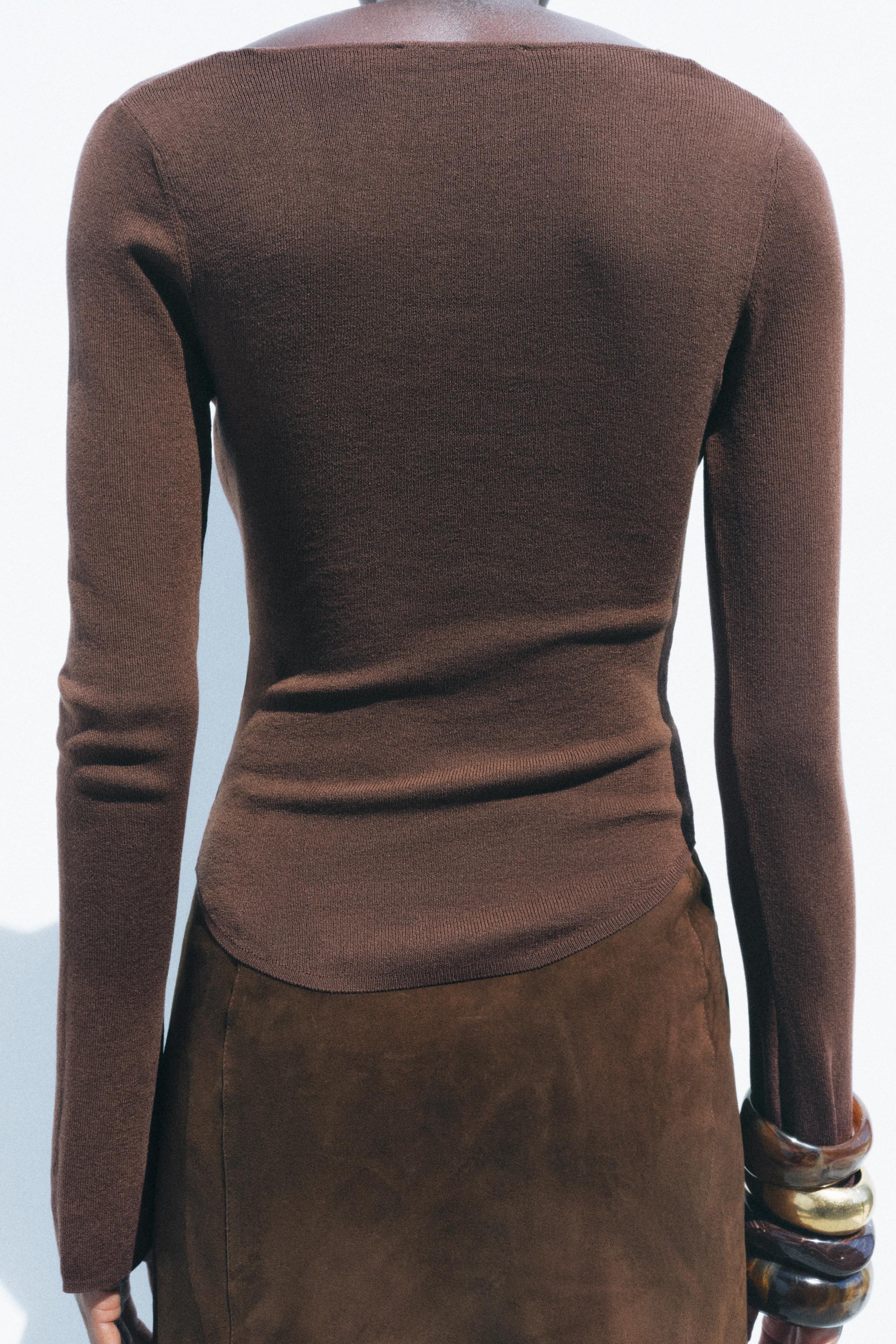 RUCHED KNIT TOP Product Image