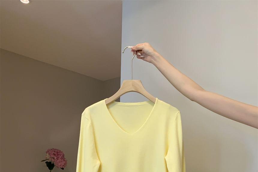 Long Sleeve V-Neck Plain Knit Top Product Image