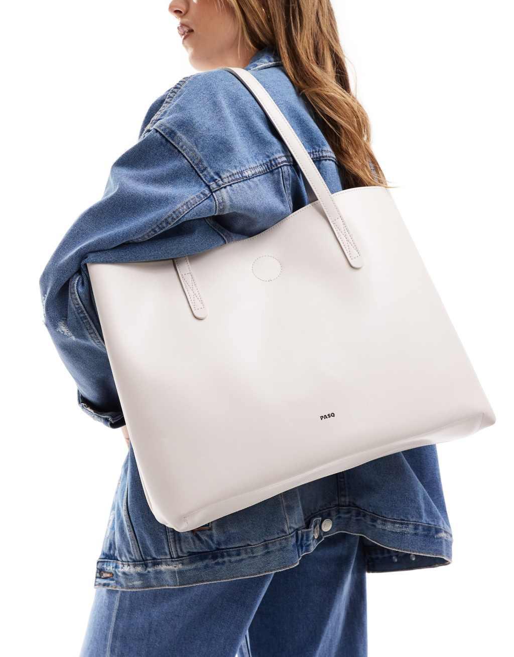 PASQ a-line tote bag in off white Product Image