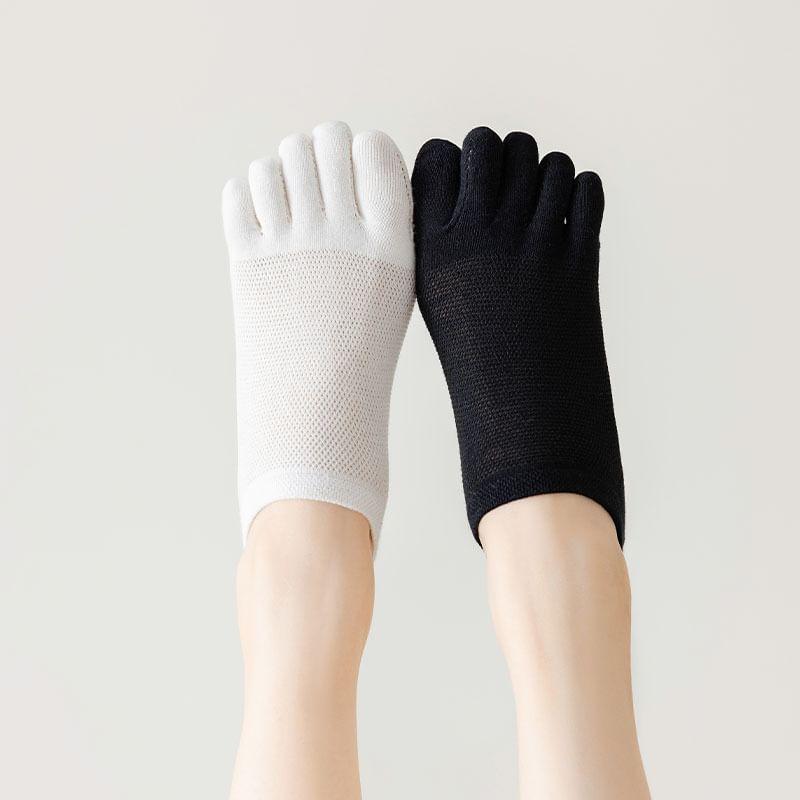 Plain Split Toe No Show Socks Product Image