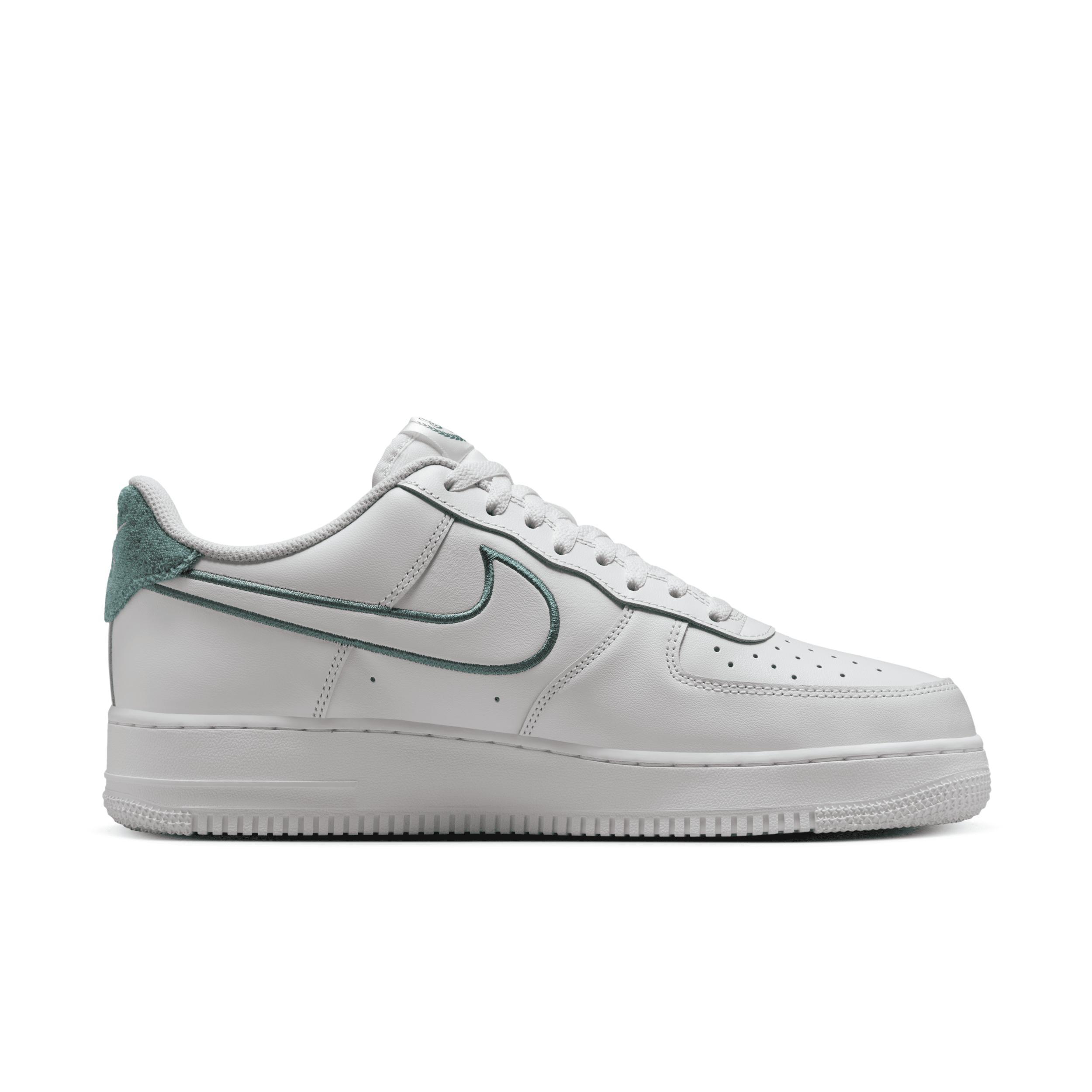 Nike Men's Air Force 1 '07 LV8 Shoes Product Image