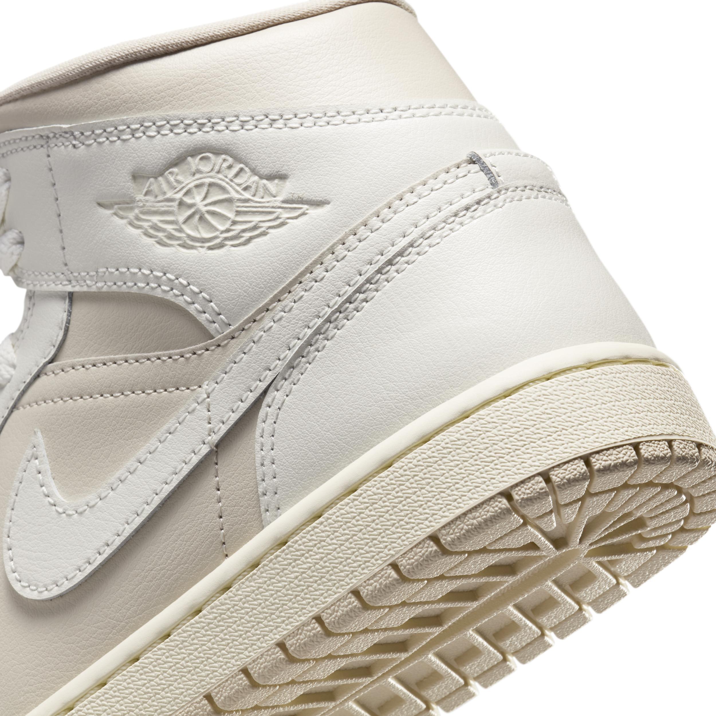 Air Jordan 1 Mid Women's Shoes Product Image