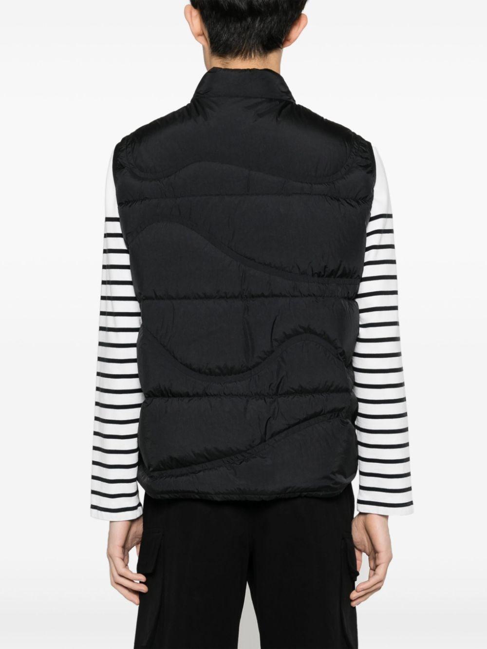 Logo-patch Padded Gilet In Schwarz Product Image