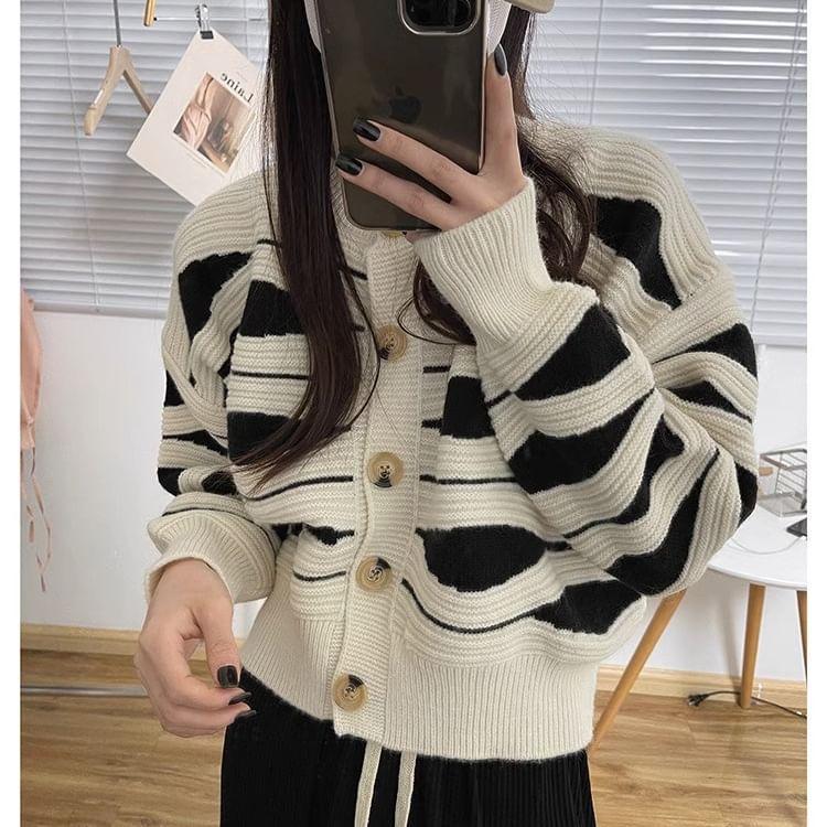 Crew Neck Two Tone Button-Up Crop Cardigan Product Image